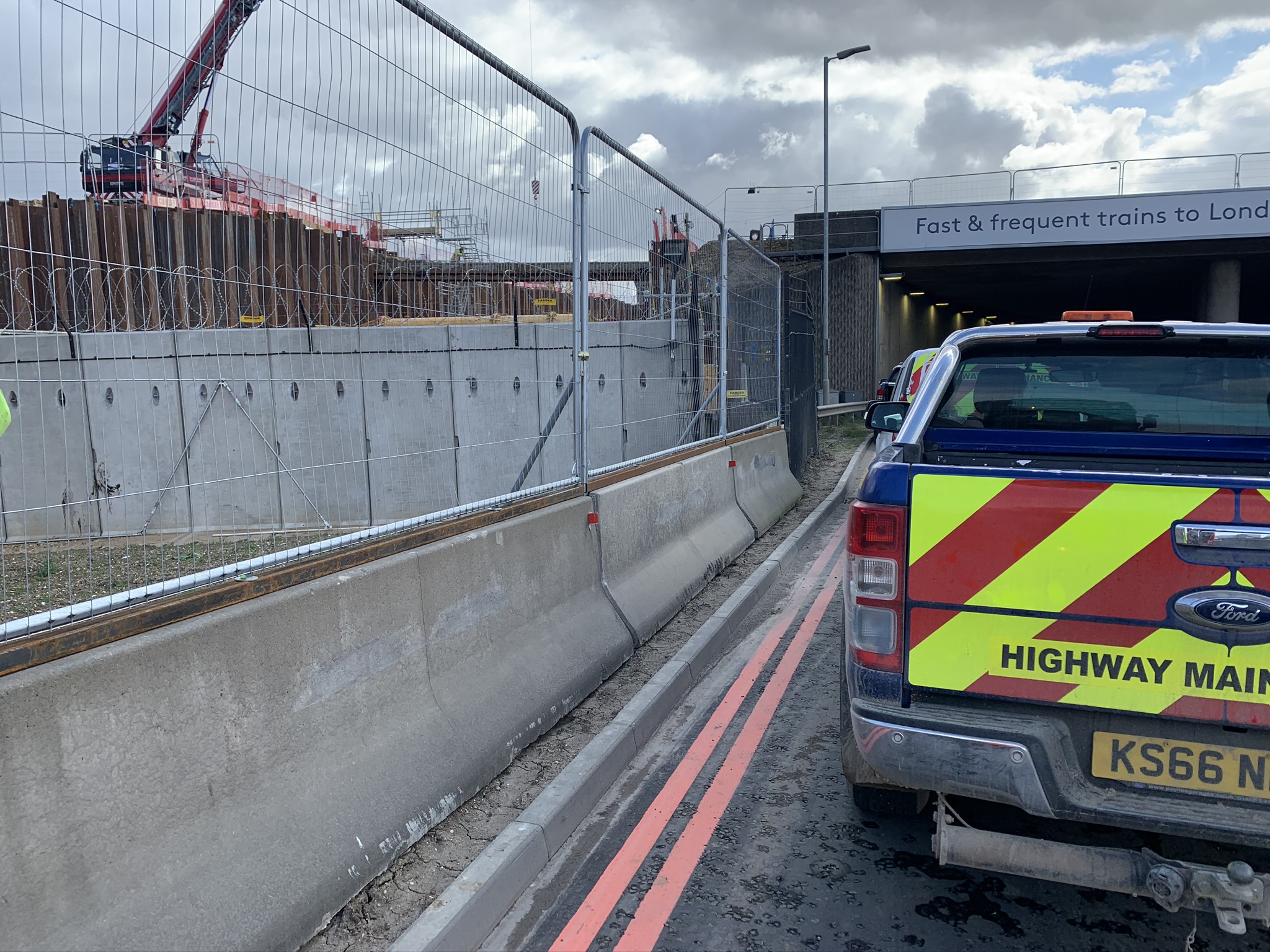 wall and fence motorway